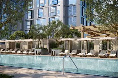 Бассейн в роскошном отеле Conrad в Лос-Анджелесе, Калифорния