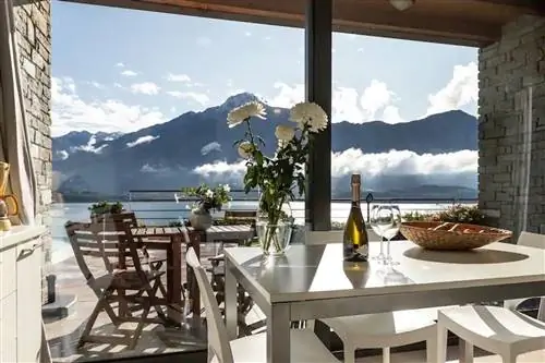 Прекрасная двухкомнатная квартира в столовой Vercana Aribnb с видом на горы, озеро Комо Airbnbs