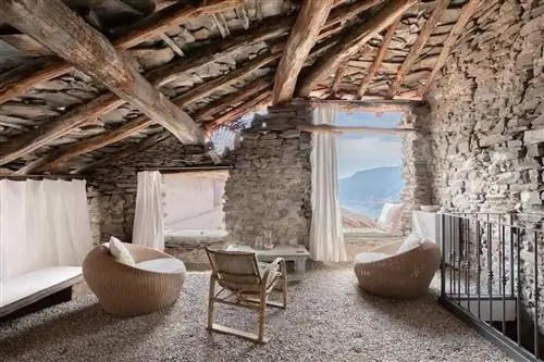 Casa Berta в Паланцо Airbnb гостиная с белой мебелью, озеро Комо airbnbs