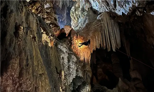 Спуск по канату в Parque Estadual Caverna do Diabo