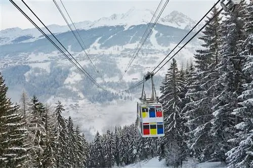 Vanoise Express - одна из самых крутых лыжных гондол в мире, соединяющая части Paradiski, La Plagne и Les Arcs.