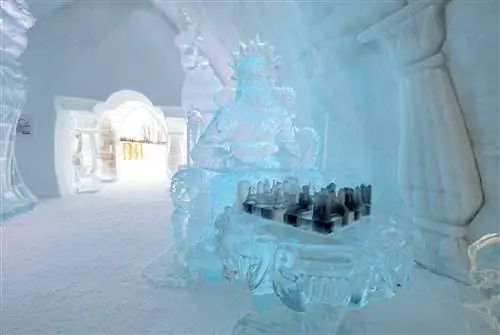 Скульптурный набор шахмат в Hôtel De Glace