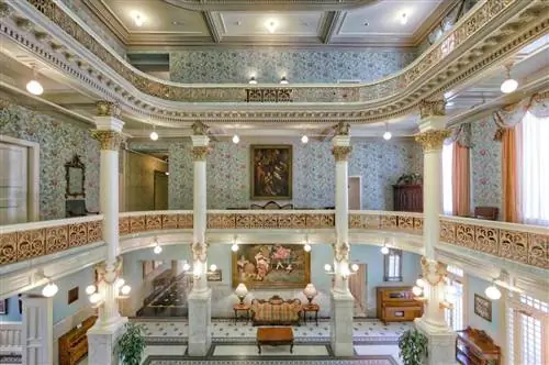 Вестибюль и внутренний вид на исторический отель Menger.