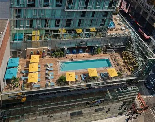 Курорт Margaritaville на Таймс-сквер над головой