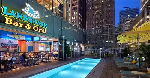 Margaritaville - отель №1 в Нью-Йорке по версии TripAdvisor. Вот как это выглядит на самом деле