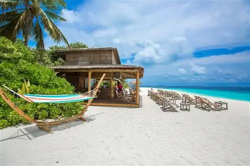Пляжный бар на Мальдивах в Reethi Beach Resort