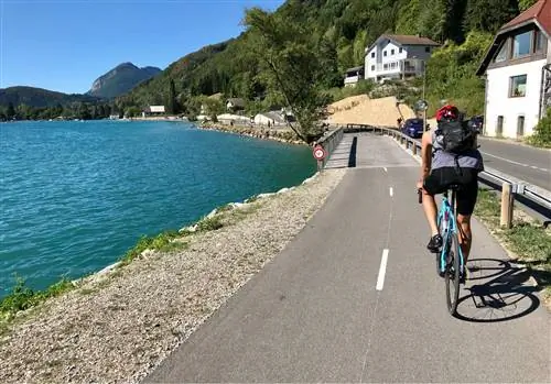 Велоспорт во Франции вокруг озера Анси