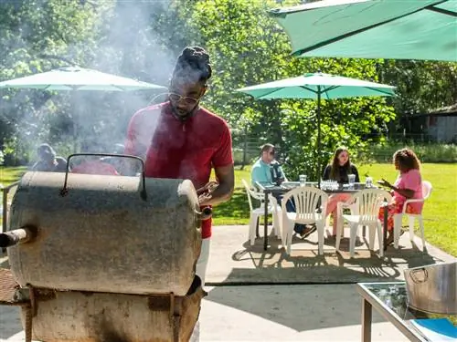 Остановитесь на Airbnbs на этой ферме в Джорджии, принадлежащей чернокожим, чтобы попробовать историю и еду