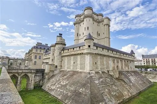 Венсенский замок в Винсенне, Париж. Франция. Французский королевский замок из Венсенского замка в Винсенне, Париж. Франция. Французский королевский замок XIV и XVII веков