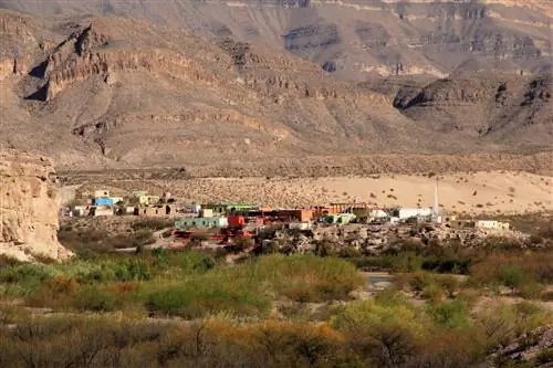 Небольшой мексиканский городок, который посетители парка могут посетить за несколько часов от Биг-Бенда