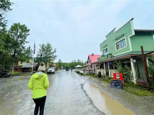 Исследуйте Маккарти, Аляска: причудливый, бывший «Город грехов» в национальном парке