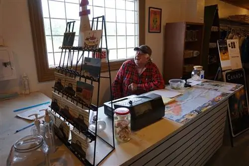 Лори Викенс, волонтер музея НЛО в Шэг-Харбор и свидетель крушения НЛО в 1967 году.