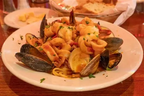 спагетти-пескаторе-из-Casa-Bella-Little-Italy-Нью-Йорк