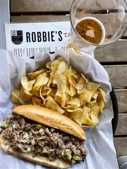 Филадельфийский чизстейк в таверне Робби в Брекенридже, Колорадо