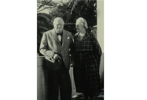 Черчилль во дворце Рейда на Мадейре