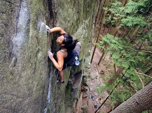 Лениз Льюис о Любо (5.11а). Sully's Hangout, Северный Ванкувер, скалолазание в Британской Колумбии.