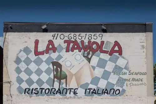 Фреска на стене возле La Travola, одного из итальянских ресторанов B altimore Little Italy.