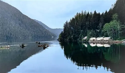 лоджия Clayoquot, вид с воды лоджия Clayoquot, вид с воды