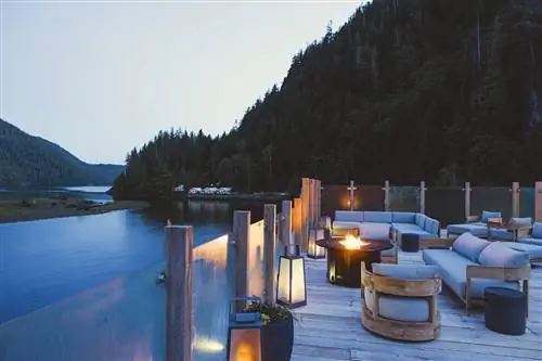 Терраса с джакузи Clayoquot на острове Ванкувер Терраса с джакузи Clayoquot на острове Ванкувер