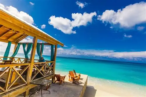 Пляжный бар Sandbar на Гранд-Терк