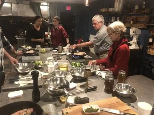 шеф-повар рашаад спирс атланта-южная еда airbnb опыт.