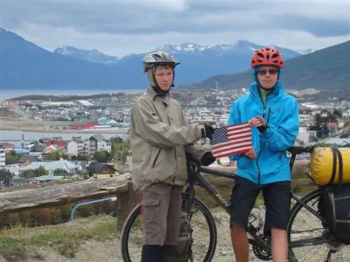 Фото: Семья на велосипедах