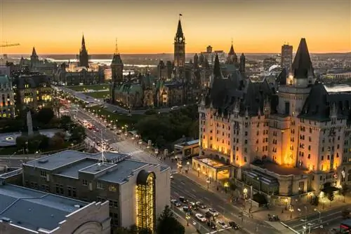 Панорамный-вид-на-центр-Оттавы-с-Парламент-Хилл-100913_016-Credit-Ottawa-Tourism