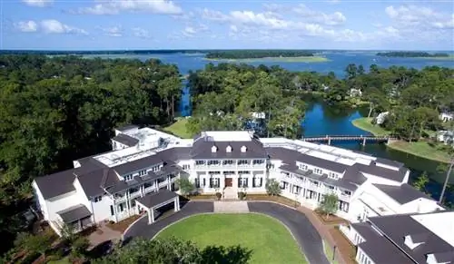 Инн Эт Пальметто Блафф с высоты птичьего полета