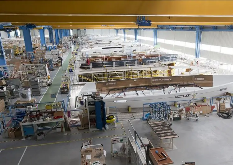 Стой на ремнях. Верфи в режиме блокировки