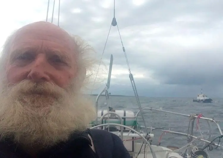 В возрасте 81 года Билл Хэтфилд путешествует в одиночку без остановок по всему миру