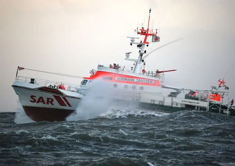 Меньше миссий морских спасателей в год Короны