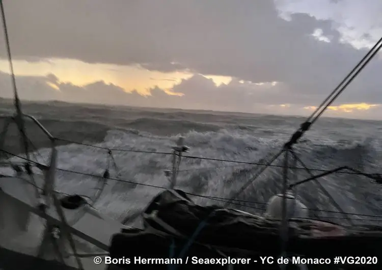 Vendée Globe: флот бросает вызов шторму