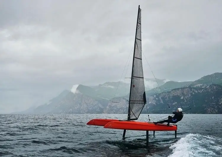 Специальная фольга: что нужно знать о плавании на крыльях