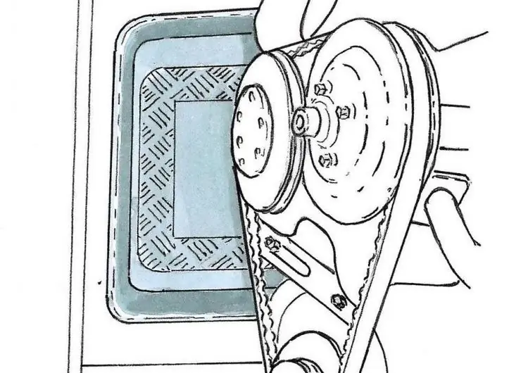 Чистый трюм для замены масла и зимнего хранения