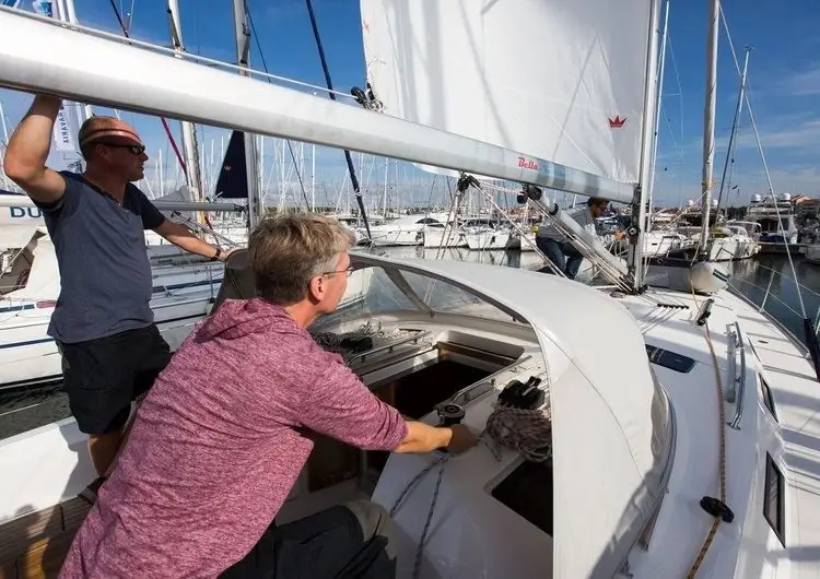 Принятие чартерной яхты