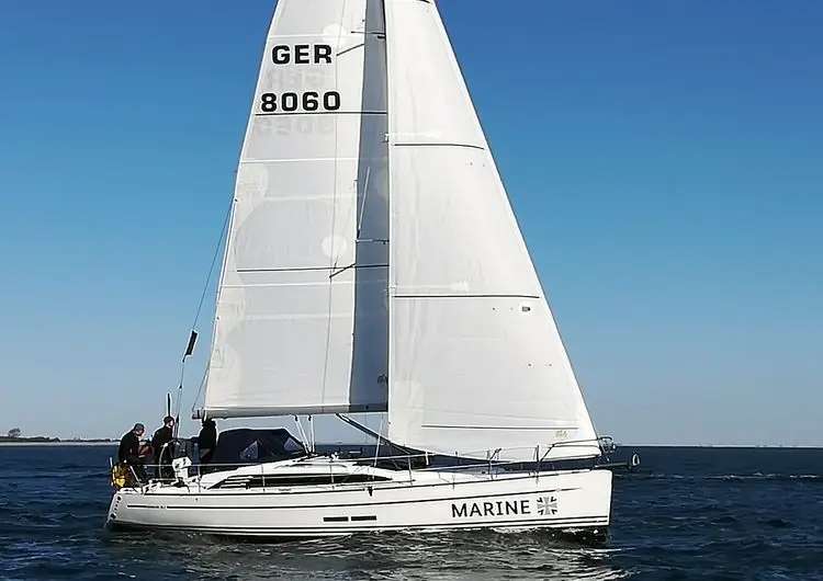 Marineschule Mürwik вводит в эксплуатацию пять новых солнечных лучей