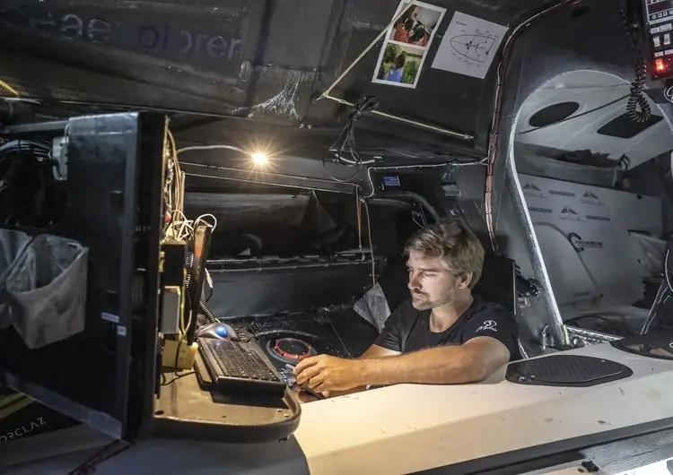 Vendée Globe: как Борис Херрманн пережил первую бурю