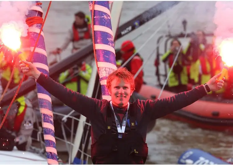 Франсуа Габар празднует с маяком