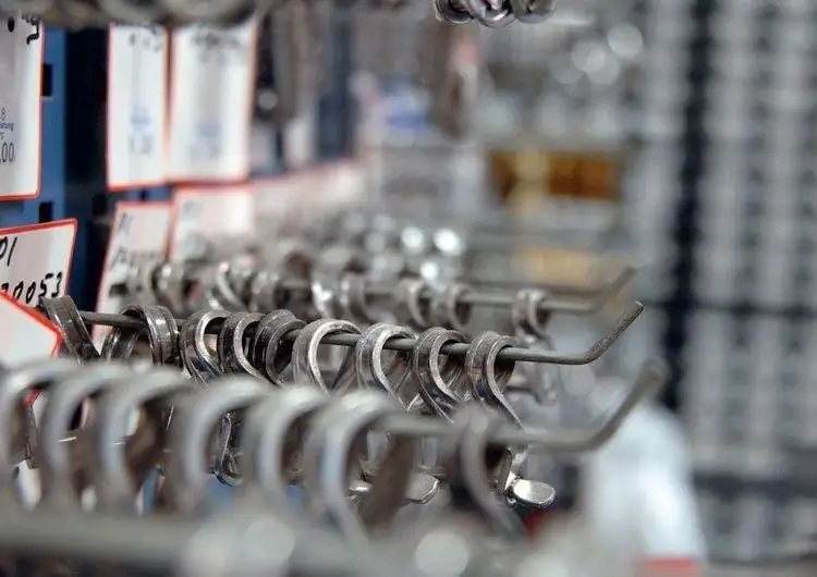 Лодочные аксессуары: также открыты небольшие магазины