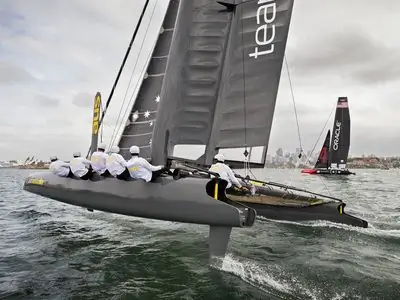 холми! Команда Австралии на своей первой тренировке против Oracle Team USA