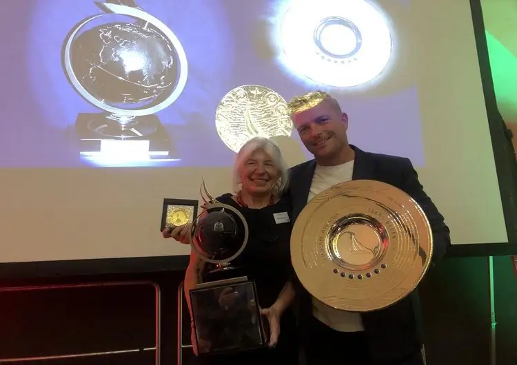 Два выдающихся моряка получают ТО призы