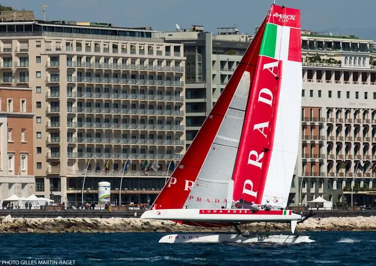 Луна Росса и Оракул уходят прочь