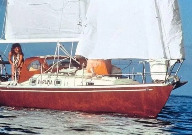 Таня Эбис, старый «Варуна» в образе корабля-призрака в Атлантике