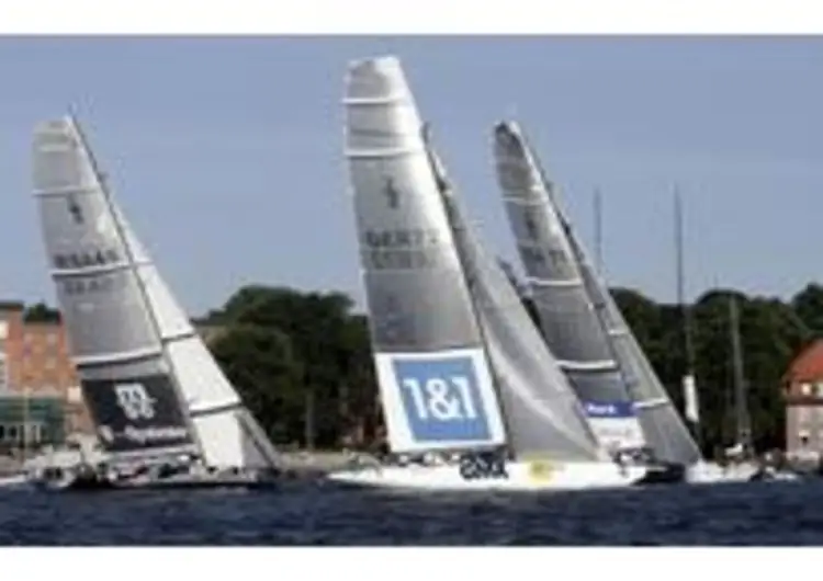 BMW Oracle Racing (США) выигрывает у сборной Германии