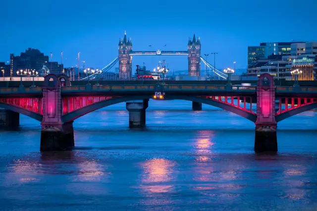 Как добраться до Лондона: на машине, самолете или лодке?