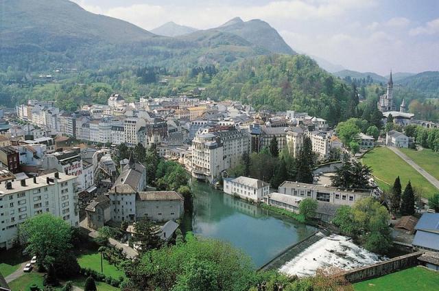 Лурд: Паломничество во святые воды Франции