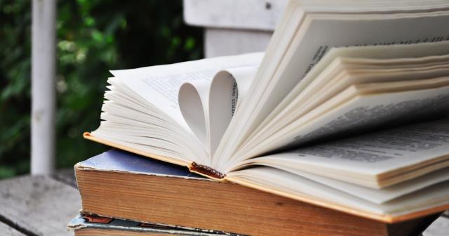 10 обязательных к прочтению книг для каждого типа летней поездки