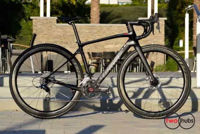Удивительно комфортный Wilier Triestina Cento10NDR делает практически любую дорожную обстановку, свеженько вспаханную