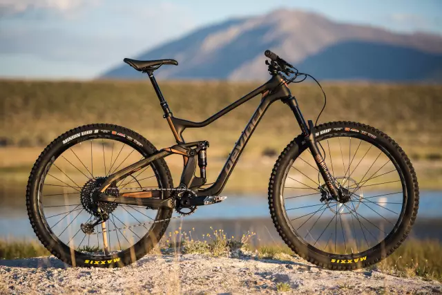 Devinci Troy Carbon X01 12S: один из самых забавных велосипедных дорожек, которые вы когда-либо совершали