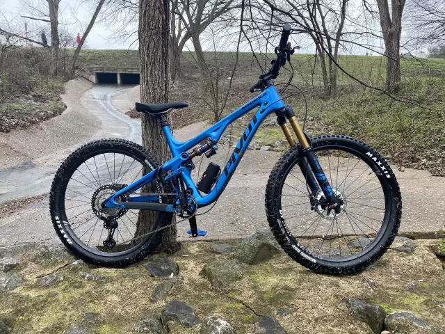 Первый взгляд: Pivot Mach 5.5 Carbon